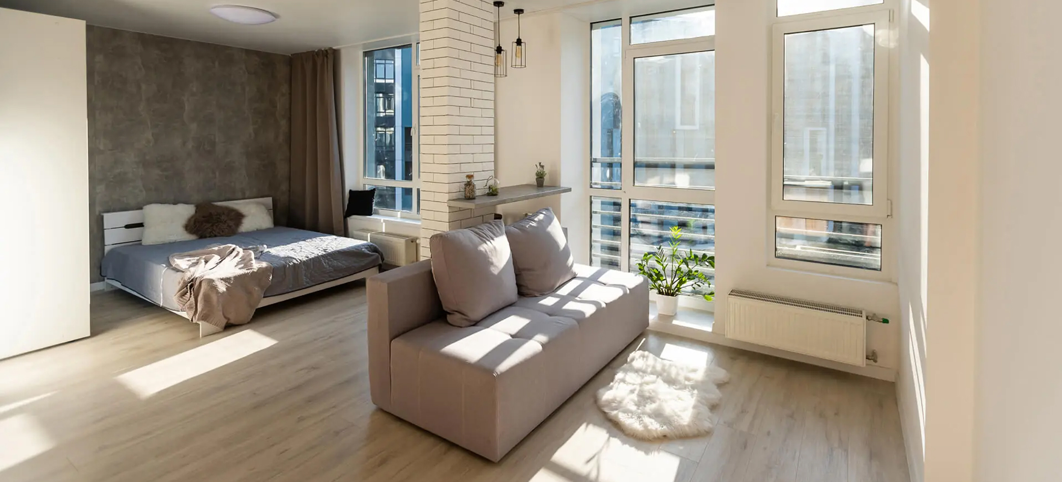 interior de un salon con sofa y muebles